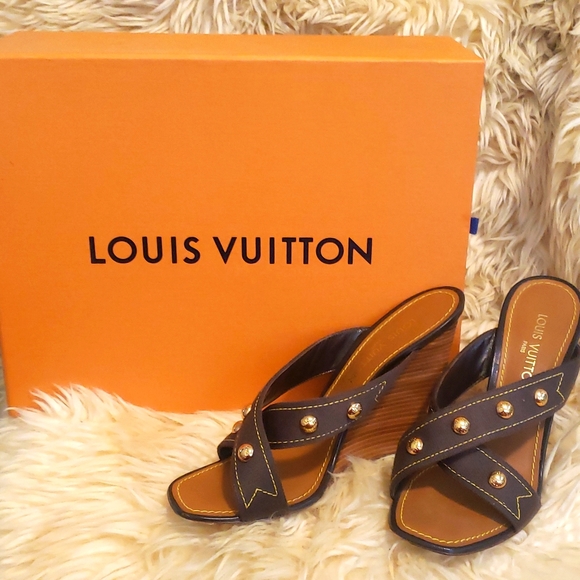 Authentic Louis Vuitton Canvas Straps Gold Logo Studs Wooden Wedge Size 41 - Picture 5 of 5